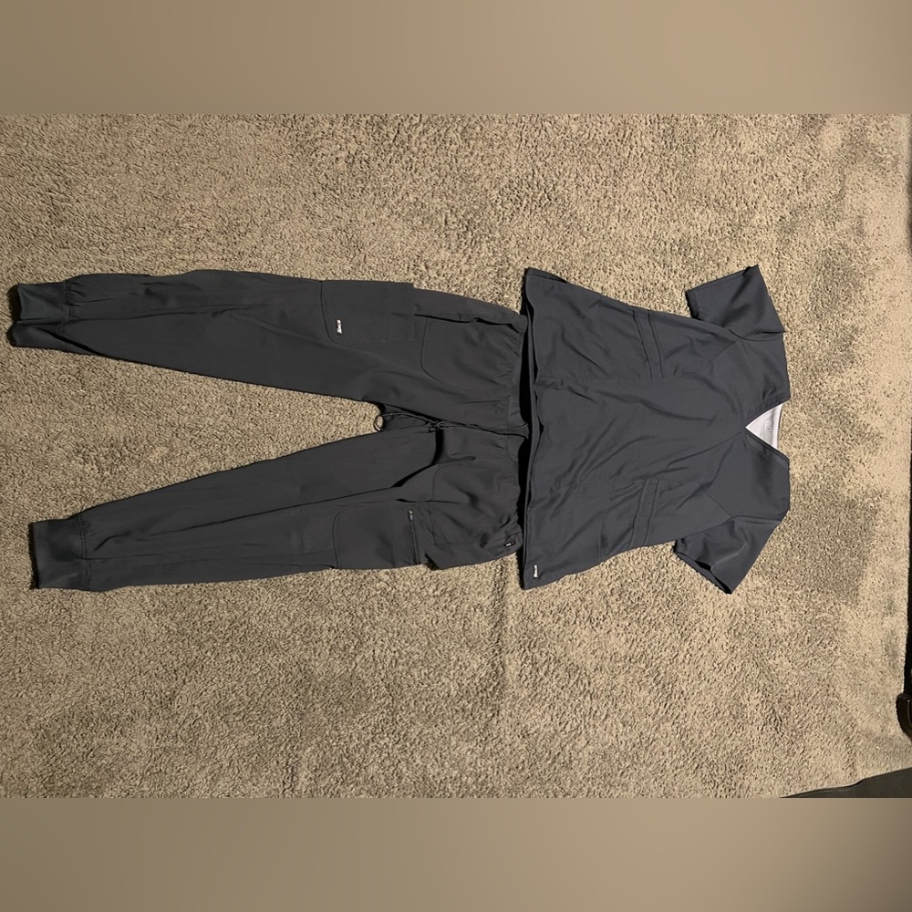 Greys anatomy scrubs, washed never worn